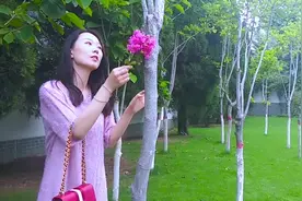 涓子一首《我是一朵受伤的玫瑰》，听了让人心碎，简直太伤感了！