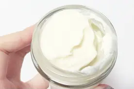 马油的具体功效与作用是什么？医生详述这点，夏天到了，备起来吧视频封面