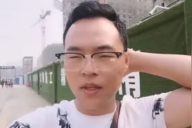 隔壁工地新立了一台塔吊，咱们去看看几十吨重的塔吊是如何固定的视频封面
