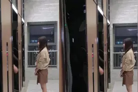 老板：谁敢动我的人试试。小柔最后那脚亮啦。视频封面