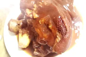 家常卤猪肘子，色泽红亮，软烂入味视频封面