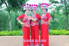 左脚舞：青青的山，绿绿的水，闭上眼睛想起了酒窝的妹妹！视频封面