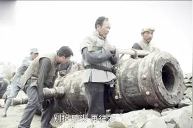 马匪突袭村子，八路军指挥乡亲用古代大炮对抗马匪，真悬视频封面
