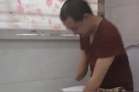 没手人上厕所怎么办？