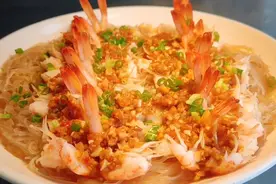 厨师长教你蒜蓉粉丝蒸虾的家常做法，步骤详细，蒜香味浓虾肉鲜嫩视频封面