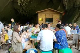 贵州有一个景区红果树你知道吗？没错，是叫红果树，不是黄果树！视频封面