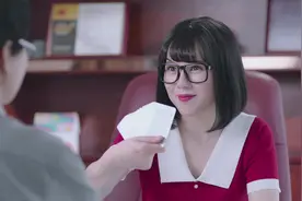 美女面试官出奇葩考题，青铜王者难分伯仲，笑到抽筋视频封面