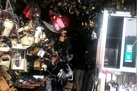 该铺头早认识，深圳报废场一起拆过件，他专做散件……视频封面