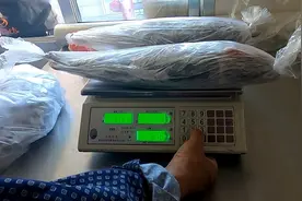 龙羊峡去夜不闭户的农家小院买三文鱼视频封面