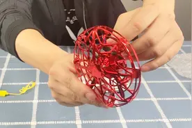 开箱试玩UFO自动飞行器，缩小版的大疆无人机，你们都玩过吗？视频封面