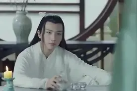 叶颜手捧春花的衣服，居然是这样的表情，究竟是为啥呢视频封面