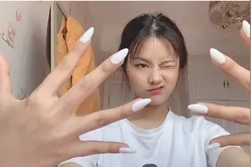 辣条儿挑战做长指甲，结果发现连瓶盖都扭不开！还是自己的指甲好视频封面
