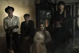 泰国摇滚乐队的MV,有点小诡异。视频封面