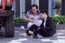 姑娘赶时间被车撞，十厘米高跟鞋断了，接下来才是重头戏，太厉害视频封面