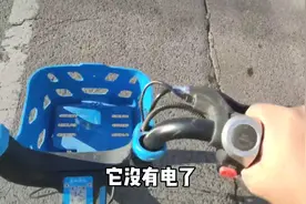 小伙与同伴 一起去教师资格证面试之前的资格审查 半路车没电视频封面
