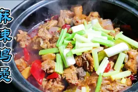 厨师长教你“麻辣鸡煲”最好吃的家常做法，麻辣鲜香又入味视频封面