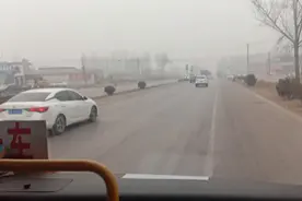 河北今天大雾，能见度不高，这是上午11点106国道南宫到威县段！视频封面