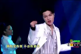 张艺兴现场版《I  NEED  YOU》，精彩动听，值得细细品味视频封面