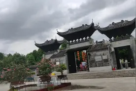 古代富贵人家小姐的闺房，不但庭院大而且小姐饱读诗书！视频封面