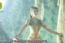 龙牌之谜 巅峰对决，成龙碰上施瓦辛格，邪恶女巫马丽亮眼。视频封面
