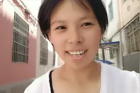 暑假终于来了，到校领素质手册，成绩不怎么理想宝妈要不要奖励他视频封面