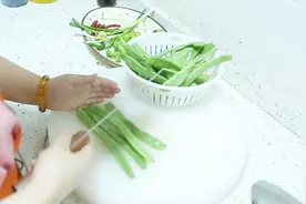 干煸芸豆的做法，口感味道都很不错，做法也很简单视频封面