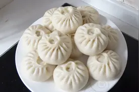 想吃小笼包不用出去了，告诉你调馅技巧，自己在家就能做，太香了视频封面