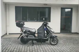 中国3000块的电瓶车，德国卖3000欧元，人民币约2万3视频封面