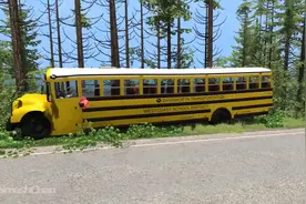BeamNG DRIVE车祸模拟：大客车真实碰撞视频封面