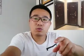 开发商给的防盗门需要换吗？装修工长觉得不如换个锁更安全视频封面