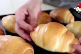 黄油卷食谱，松软黄油卷，如何制作晚餐面包卷！视频封面
