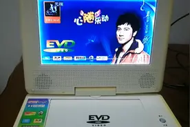 小伙在家翻出VCD播放器，移动电视机，有没有种怀念的感觉视频封面