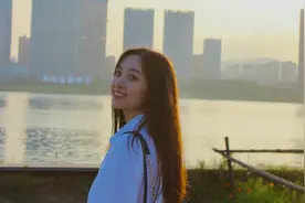 有一个舞蹈系的女朋友是怎样的，你会喜欢舞蹈系的女孩子吗？视频封面