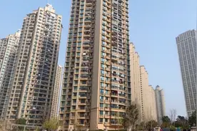 万科超高层楼盘50层以上，每天住着云层里感受不一样的世界，视频封面