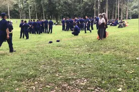 这颜色的衣服是什么兵？