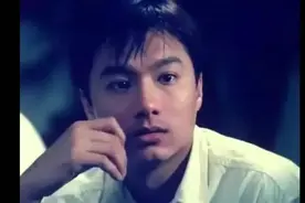 54歲林俊賢近照曝光，滿頭銀髮無人識！提到最愛劉嘉玲，他回复道视频封面