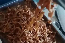 嘎嘣脆、Q弹的卤鸭肠口感是这么做出来的视频封面