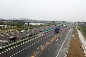 拓宽后的青银高速公路潍坊段，感觉真宽敞又很美，交通真的好视频封面