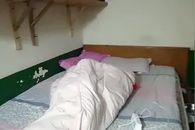拿8000的顺丰小哥，住500的地下室，什么原因呢？视频封面