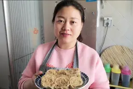 小爽分享豆皮肉卷的做法，调馅过程中就已经流口水了，真是太香了视频封面