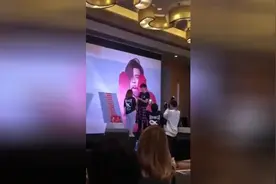 罗志祥粉丝福利！上嘴就亲，好劲爆！视频封面