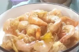 味道鲜美做法简单的家常炒大虾！刚上桌就抢光啦！视频封面