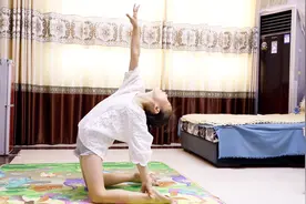女儿准备舞蹈考级了，在家练习《中国少年说》没想到这姿势挺好看视频封面