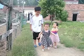 无意间看到大怪鸟，带小孩来看看啥反应？视频封面