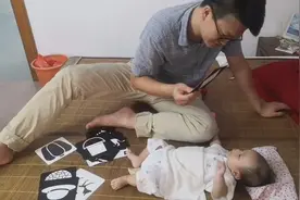 跟宝宝早教真有效，小伙跟两个月大的儿子玩游戏，竟然会叫妈妈了视频封面