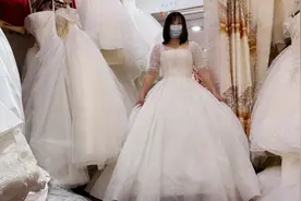 茜茜去银基买婚纱，试了3套婚纱，你们觉得哪个好看？