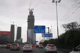 成都绿地468在建中，据说会修677米，会成为中国第一高楼！视频封面