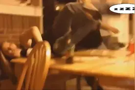 国外美女喝醉酒后的样子真是太搞笑了，喝醉酒后世界都是她们的了视频封面