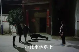 河南农村，孩子们晚上的夜生活，谁输了谁做俯卧撑，太搞笑了视频封面