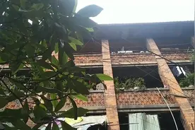 位于成都市金牛区解放路一段47号里的红砖房，现在很少见了视频封面